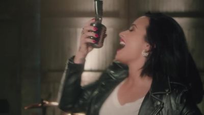 Brad Paisley - Without A Fight feat. Demi Lovato