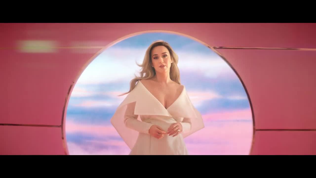 Скачать Katy Perry Never Worn White клип бесплатно