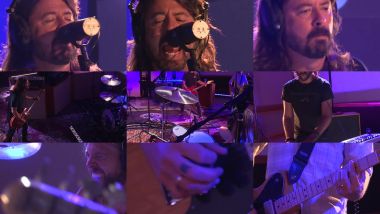 Скачать клип FOO FIGHTERS - Let There Be Rock In The Live Lounge