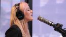 Скачать клип Ellie Goulding - Lights | Performance | On Air With Ryan Seacrest