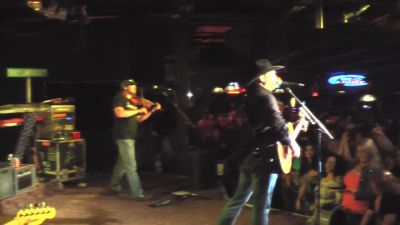 Front Row Friday: Tracy Lawrence - Find Out Who Your Friends Are