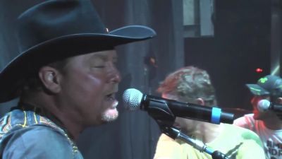 Front Row Friday: Tracy Lawrence - Paint Me A Birmingham With Craig Morgan