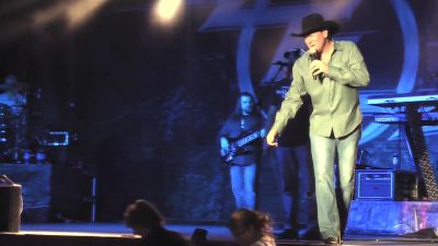 Front Row Friday: Tracy Lawrence - Paint Me A Birmingham