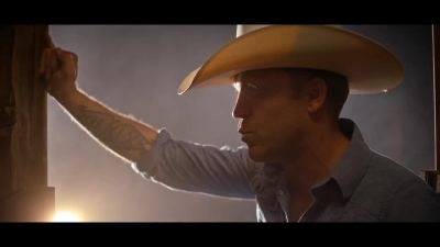 Justin Moore - You Look Like I Need A Drink
