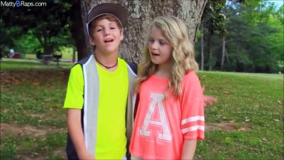 Mattyb - She Looks So Perfect - Traduction Française