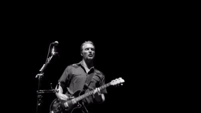 Queens Of The Stone Age - Everybody's Gonna Be Happy