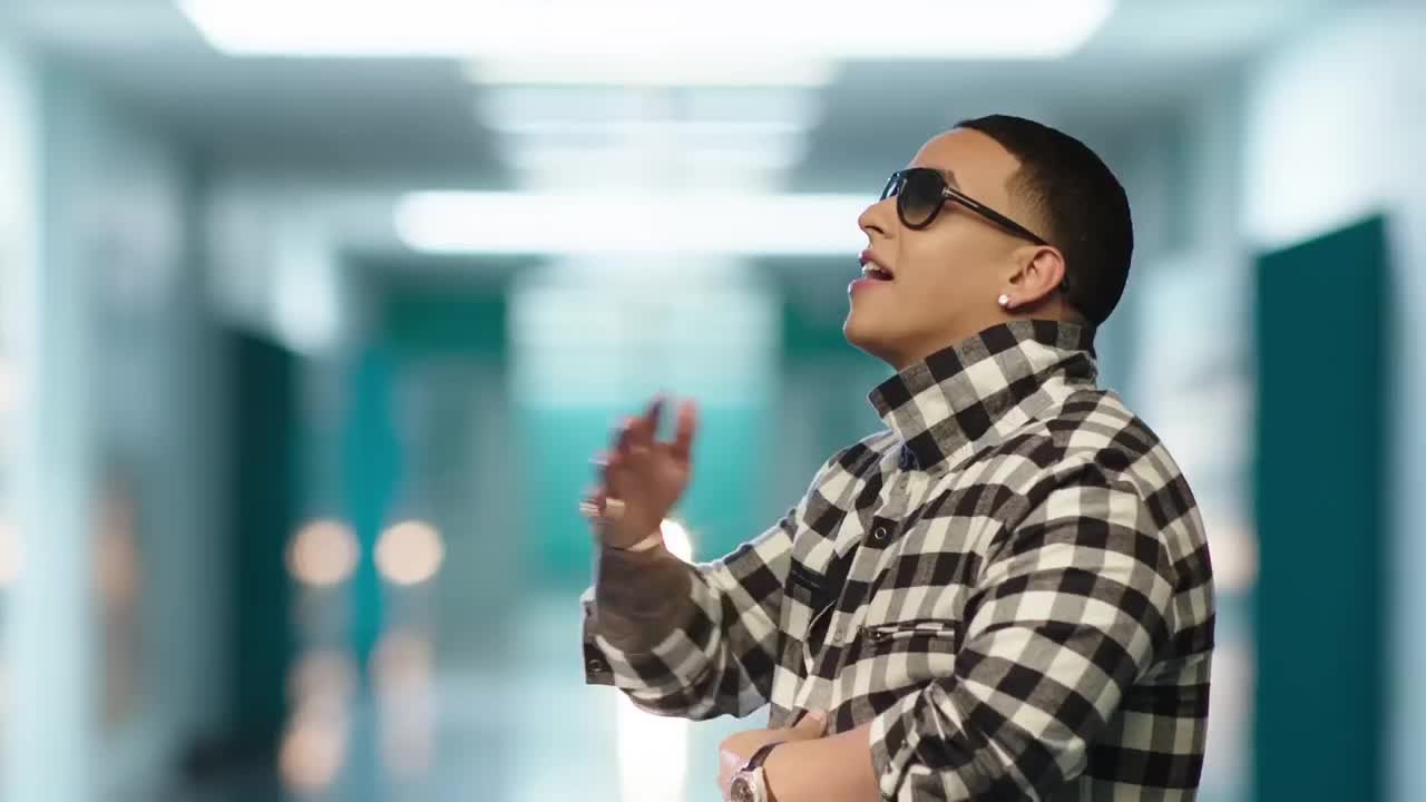 Клип дэдди. Daddy Yankee. Дэдди Янки азукита. Daddy Yankee клипы. Дэдди Янки фото.