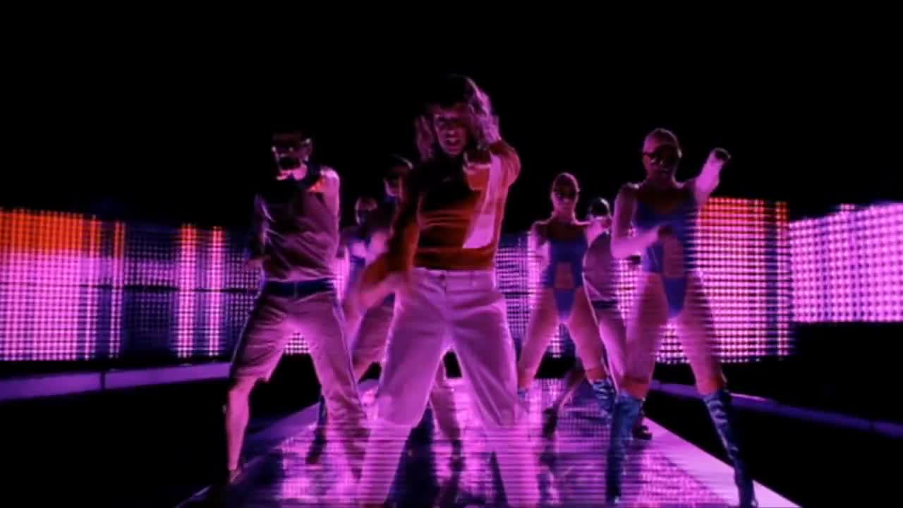 Ин ер айс. Kylie Minogue in your Eyes клип 2002. Kylie Minogue in your Eyes муз-ТВ, 2002.