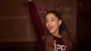 Скачать клип Ariana Grande - Santa Tell Me