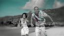 Скачать клип Calle 13 - Muerte En Hawaii