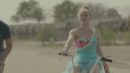 Скачать клип Carlos Vives, Shakira - La Bicicleta